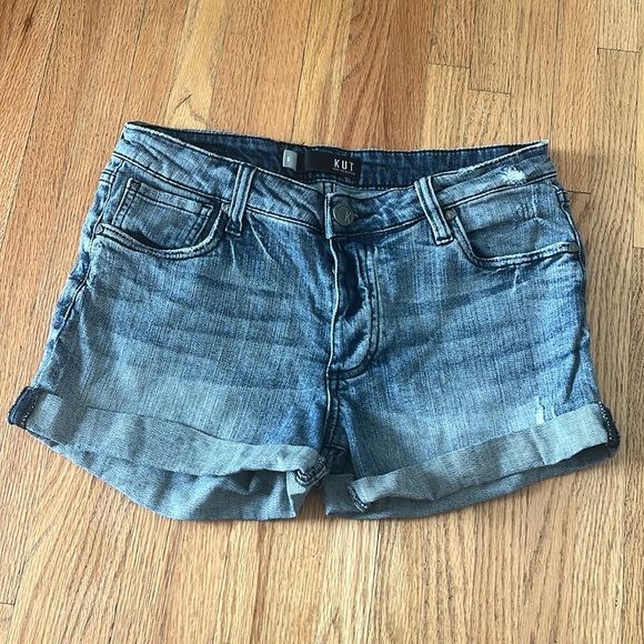 Kut from the Kloth Madeline Boyfriend Short - Picture 1 of 4